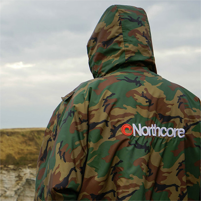 2025 Northcore Beach Basha Sport Long Sleeve Changing Robe / Poncho NOCO24N - Camo